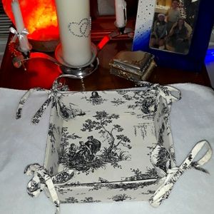1960's handmade basket w Colonial scene accents